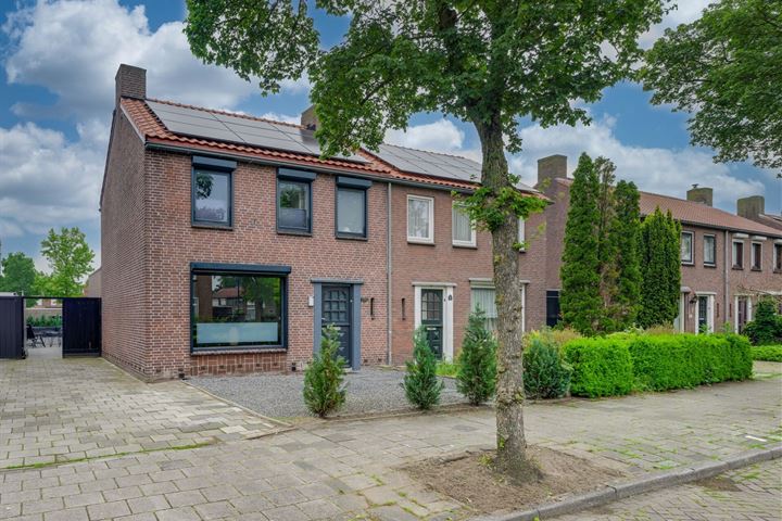 Ruysdaelstraat 24 in Rijen foto