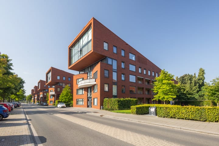 S.L. Louwesstraat 54 in Enschede foto