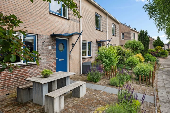 Saffierstoep 44 in Assen foto