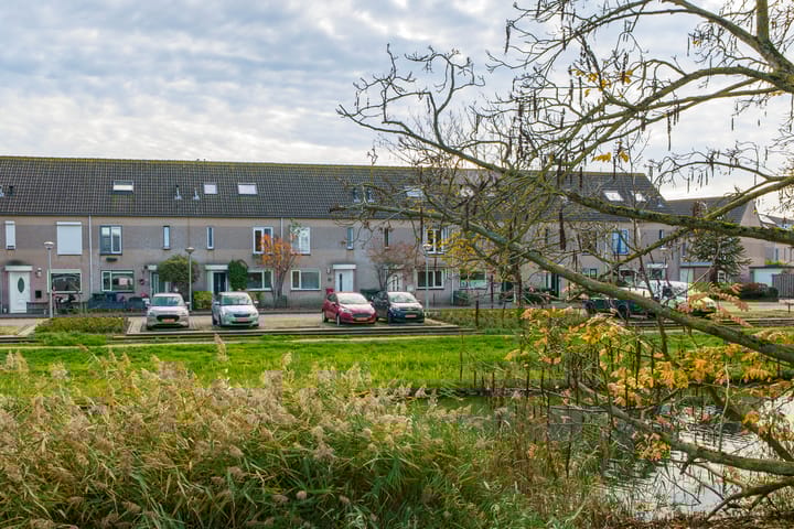 Saint-Saensgracht 15 in Almere