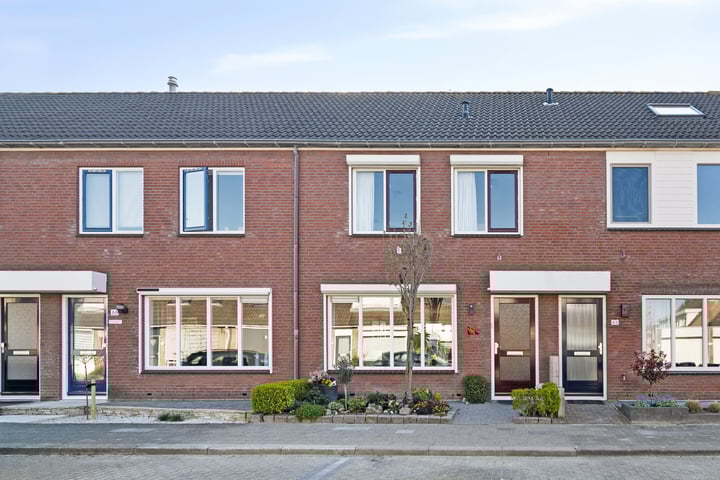 Saturnuslaan 64 in Oude-Tonge foto