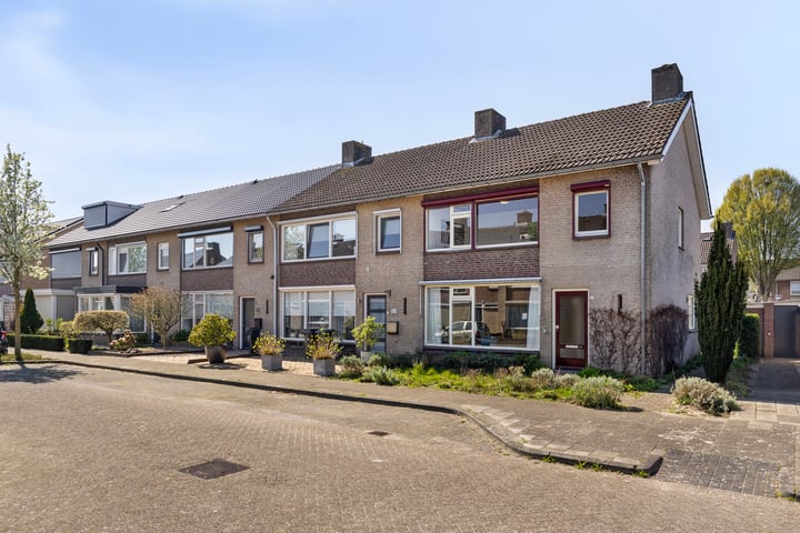 Saturnusstraat 2 in Berghem foto