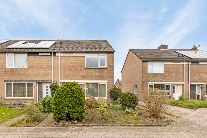 Schepenlaan 12 in Roden foto