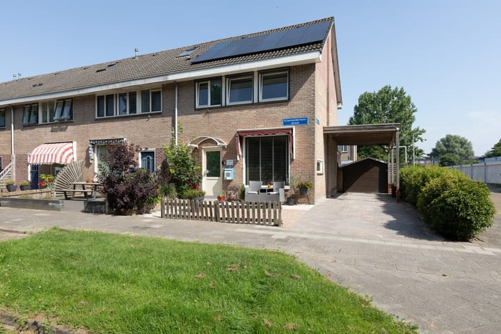 Scherwolderhemstraat 2 in Sneek foto
