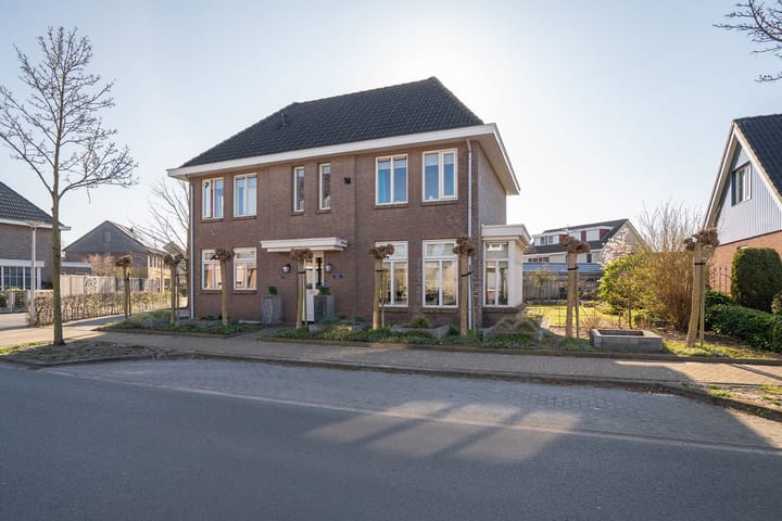 Schipholtstraat 235 in Enschede foto