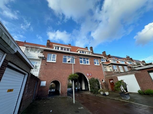 Schoolmeesterstraat 1 in 's-Gravenhage foto