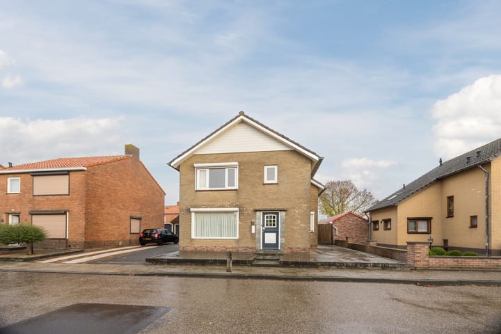 Schoolstraat 11 in Vogelwaarde foto