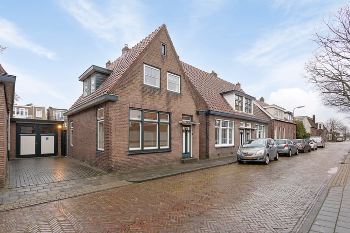 Schoolstraat 15 in Heerenveen foto