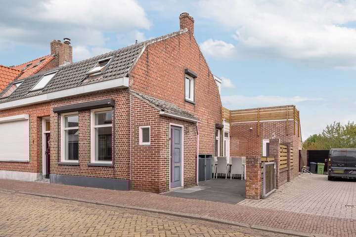 Schoolstraat 7a in Halsteren foto