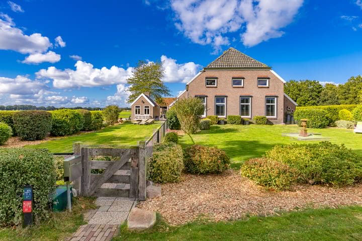 Schoolstraat 8 in Ees foto