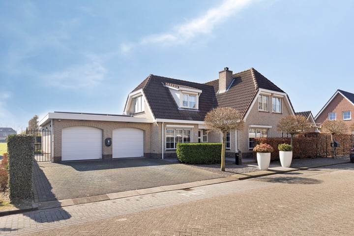 Schoolweg 32a in Numansdorp foto