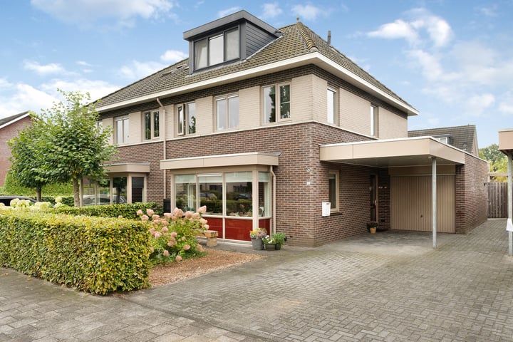 Schotlaan 18 in Hardenberg foto