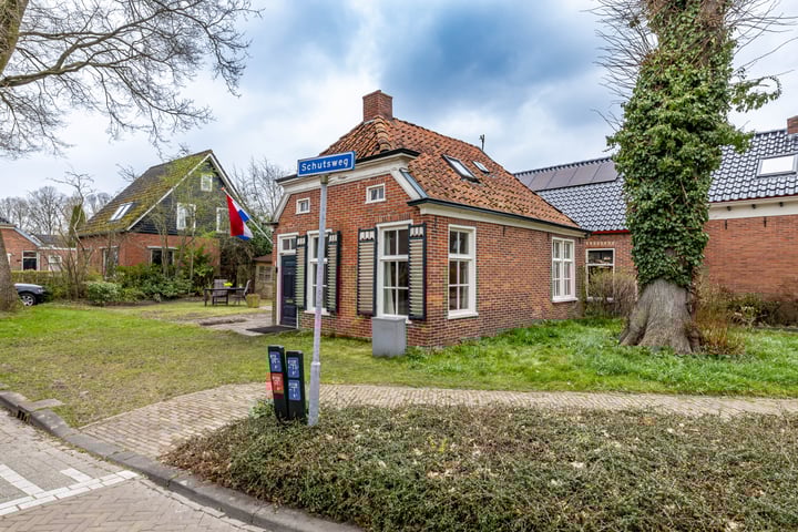 Schutsweg 1 in Zuidlaren foto