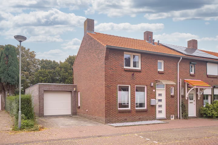 Schuttersstraat 14 in Linne foto