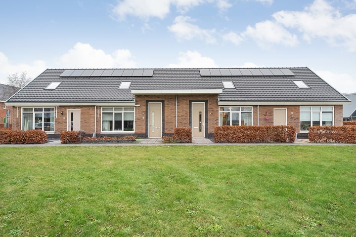 Seringenhof 66 in Rouveen foto