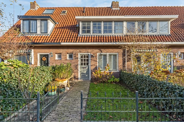 Seringstraat 15 in Huizen foto