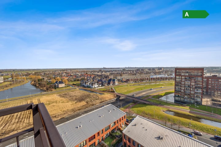Simon Carmiggelthof 204 in 's-Gravenhage foto
