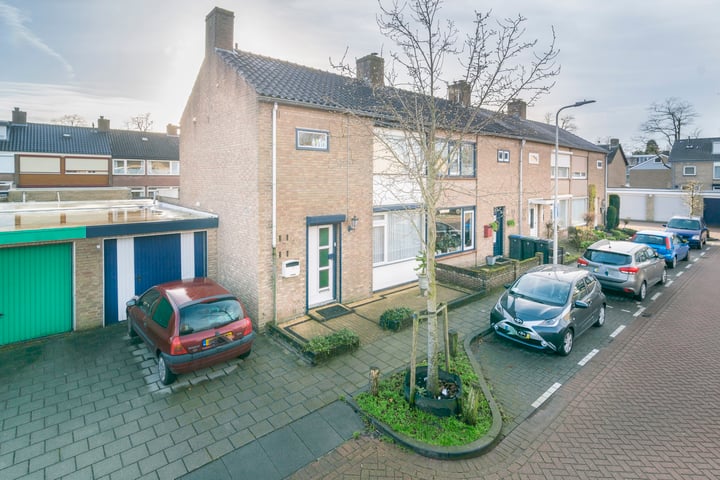 Sint Alphonsusstraat 8 in Roosendaal foto
