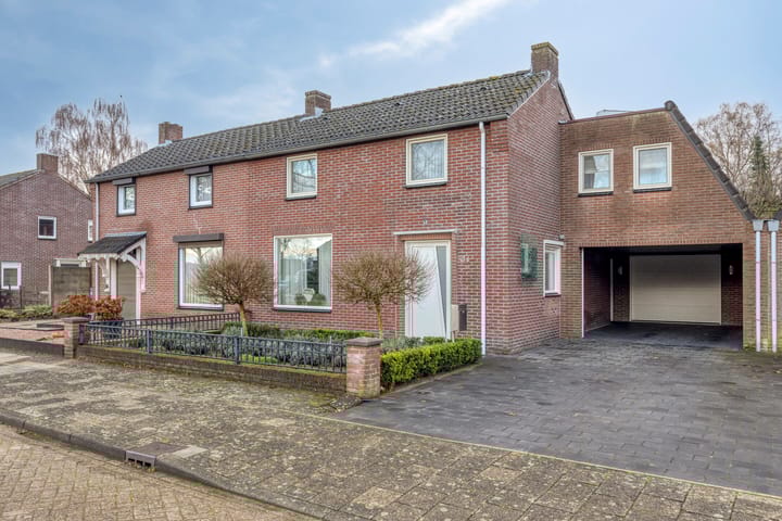 Sint Eloystraat 14 in Budel-Dorplein