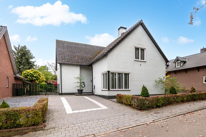 Sint Martinusstraat 3 in Linne foto