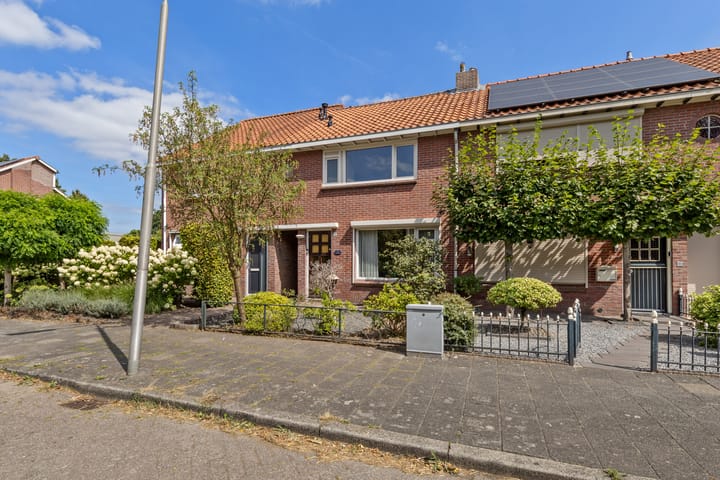 Sint Theresiastraat 25 in Roosendaal foto
