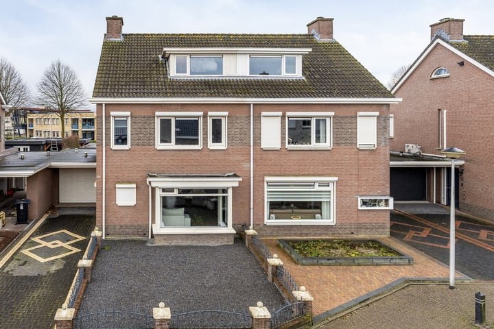 Sint Walfriedstraat 28 in St. Willebrord foto