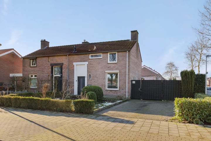 Sint Willibrordusplantsoen 18 in Deurne foto