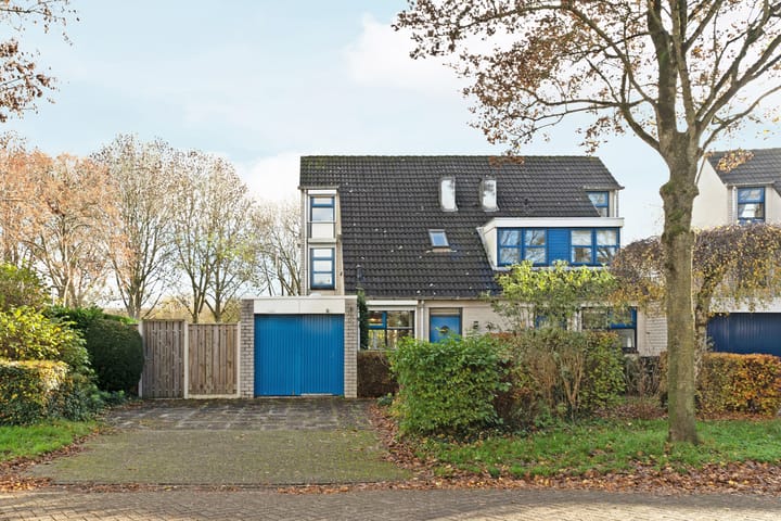 Slingebeekstraat 104 in Almere