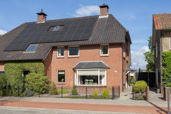 Sloetsweg 134 in Hengelo foto