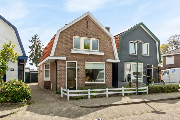 Sloetsweg 347 in Hengelo foto