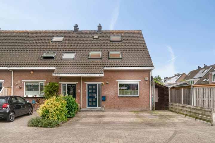 Slufterplantsoen 79 in Almere foto