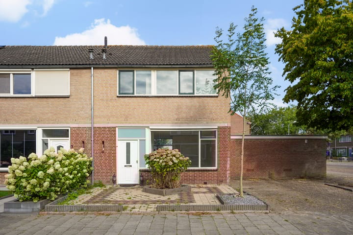 Smirnoffstraat 1 in 's-Hertogenbosch foto