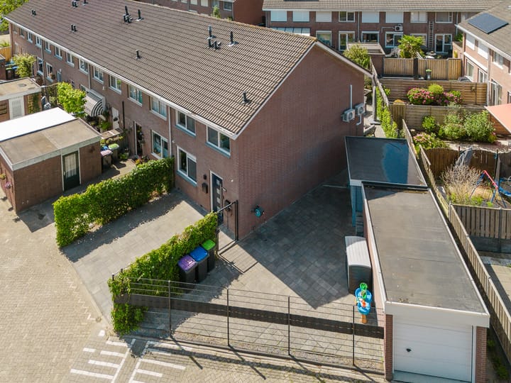Snoekenveen 102 in Spijkenisse foto