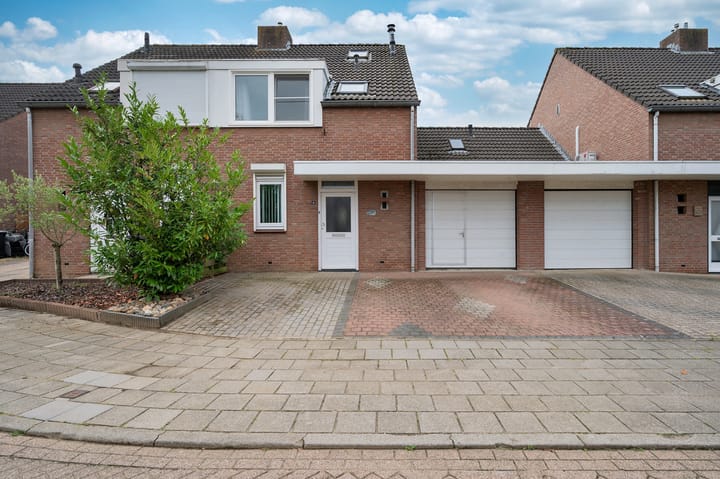 Sperwerhorst 6 in Roermond