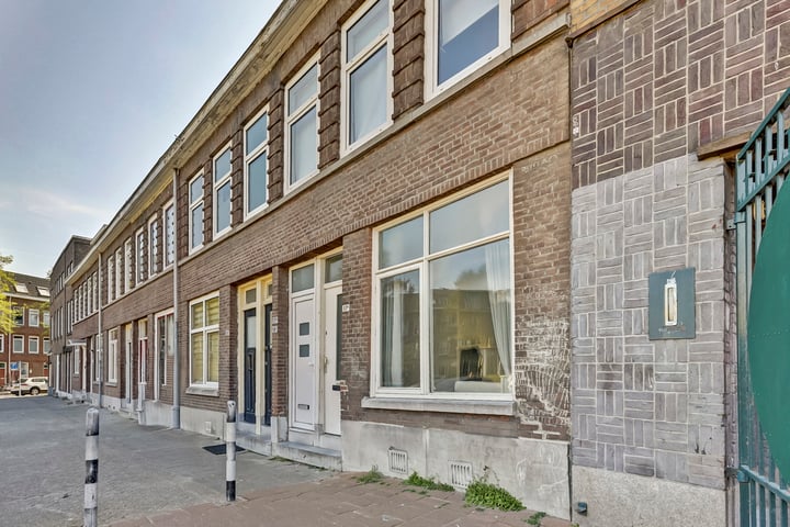 Spijkenissestraat 17A in Rotterdam foto