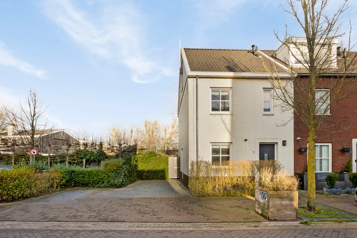 Spoetnikstraat 1 in Oostzaan foto