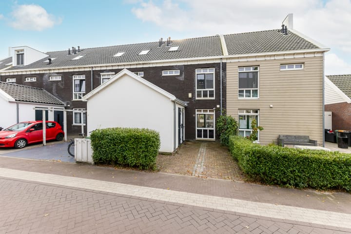 Spoetnikstraat 10 in Oostzaan