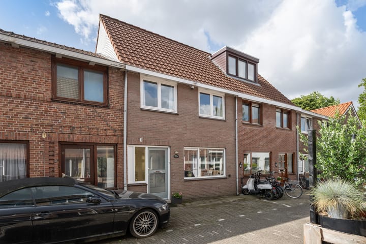 Spoorbaanstraat 10 in Schiedam foto