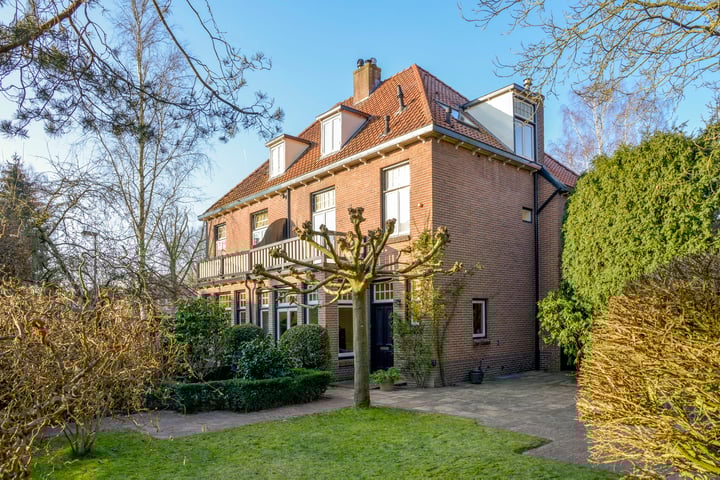 Spoorlaan 30 in Bussum foto