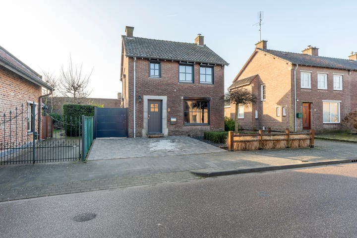 Spoorstraat 3 in Buchten foto