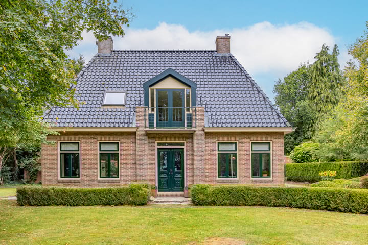Spoorstraat 3 in Bronneger foto