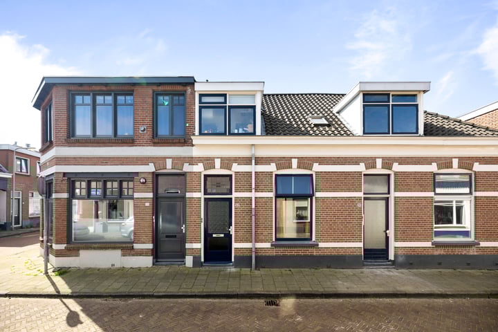Spoorstraat 32 in Deventer foto
