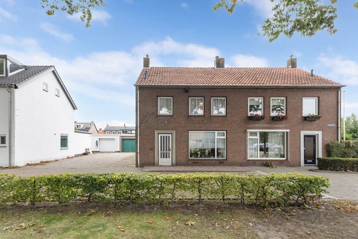 Spoorstraat 47 in Dorst foto