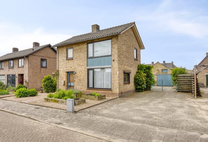 Spreeuwstraat 7 in Mill foto