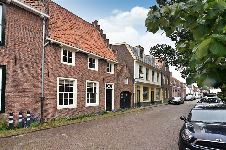 St. Annastraat 1 in Naarden foto
