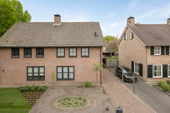 St.-Christoffelplein 7 in Elsendorp foto
