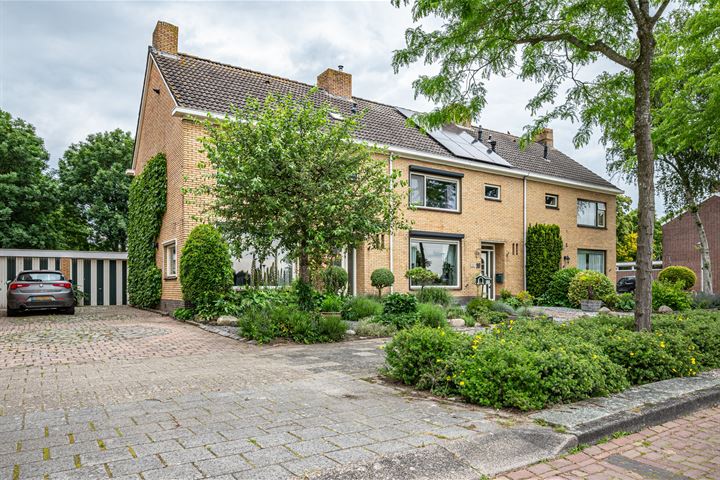 St. Hubertus-plaats 17 in Tollebeek foto