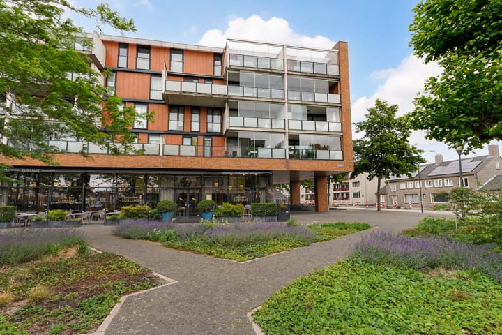 St. Jansplein 130 in Waalwijk foto