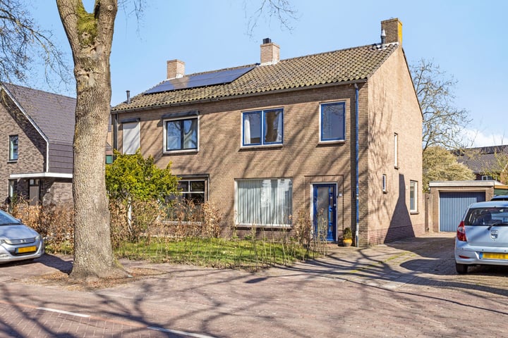 St.-Lambertusstraat 15 in Cromvoirt foto