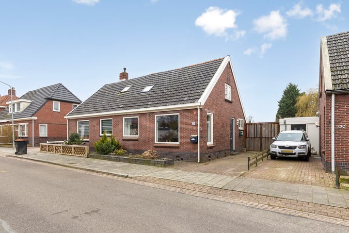 St. Vitusholt 2e laan 18 in Winschoten foto